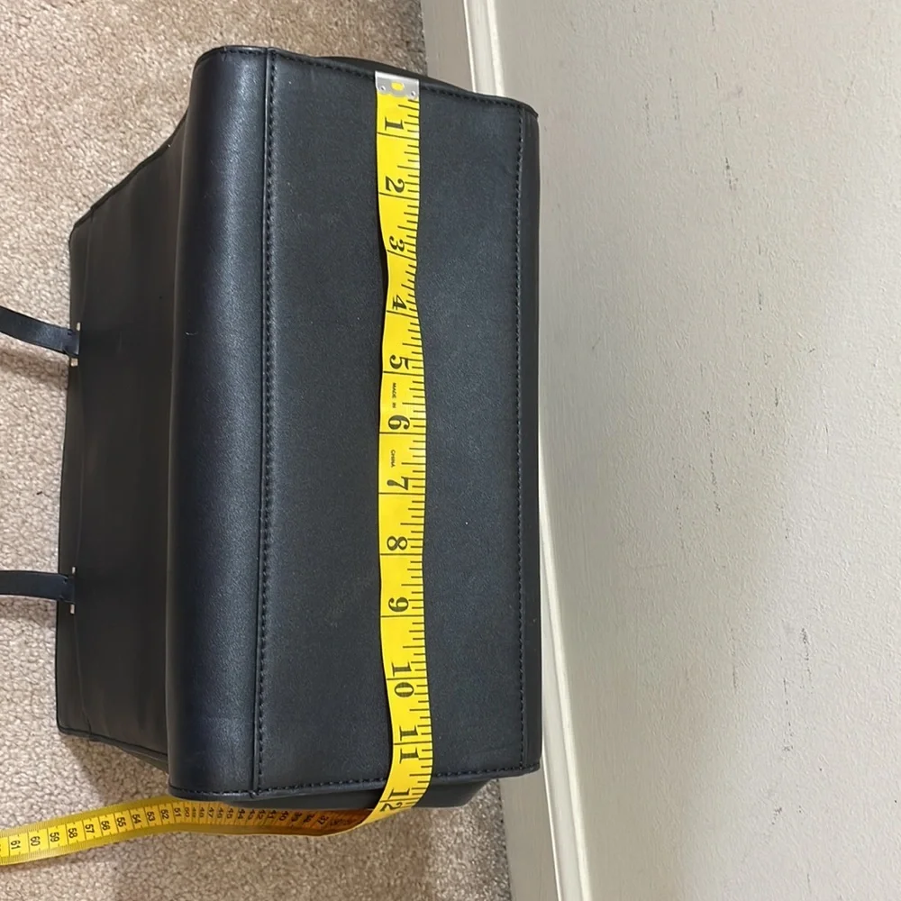 Guess Women’s Black Shoulder Bag Double Strap Medium Size